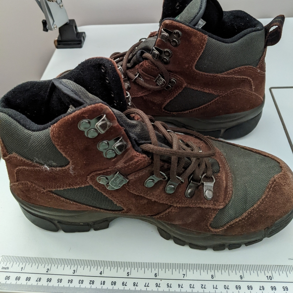 EMS Day Hiker, Brown suede Boots w green accents, Men's size 9, Original Owner